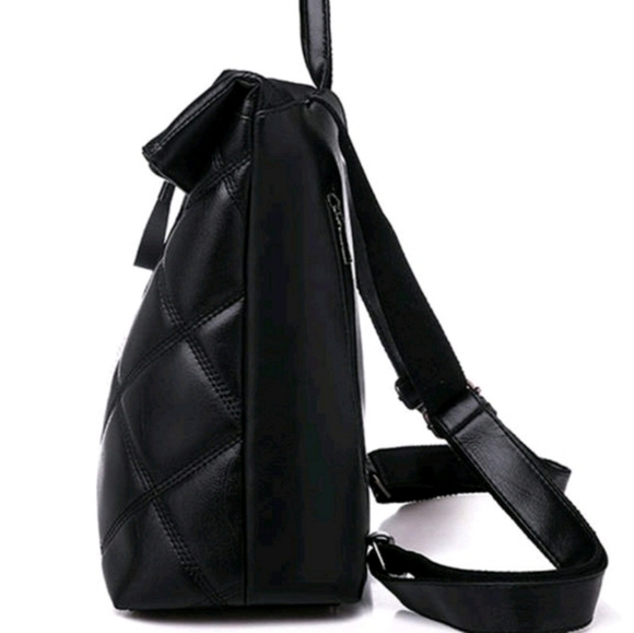 Black bookbag with rhinestone and quilted pattern - Picture 2 of 4